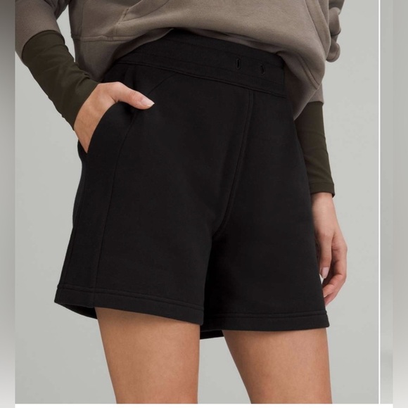 lululemon athletica Women's Black Scuba High-Rise Shorts-5" - Picture 3 of 7